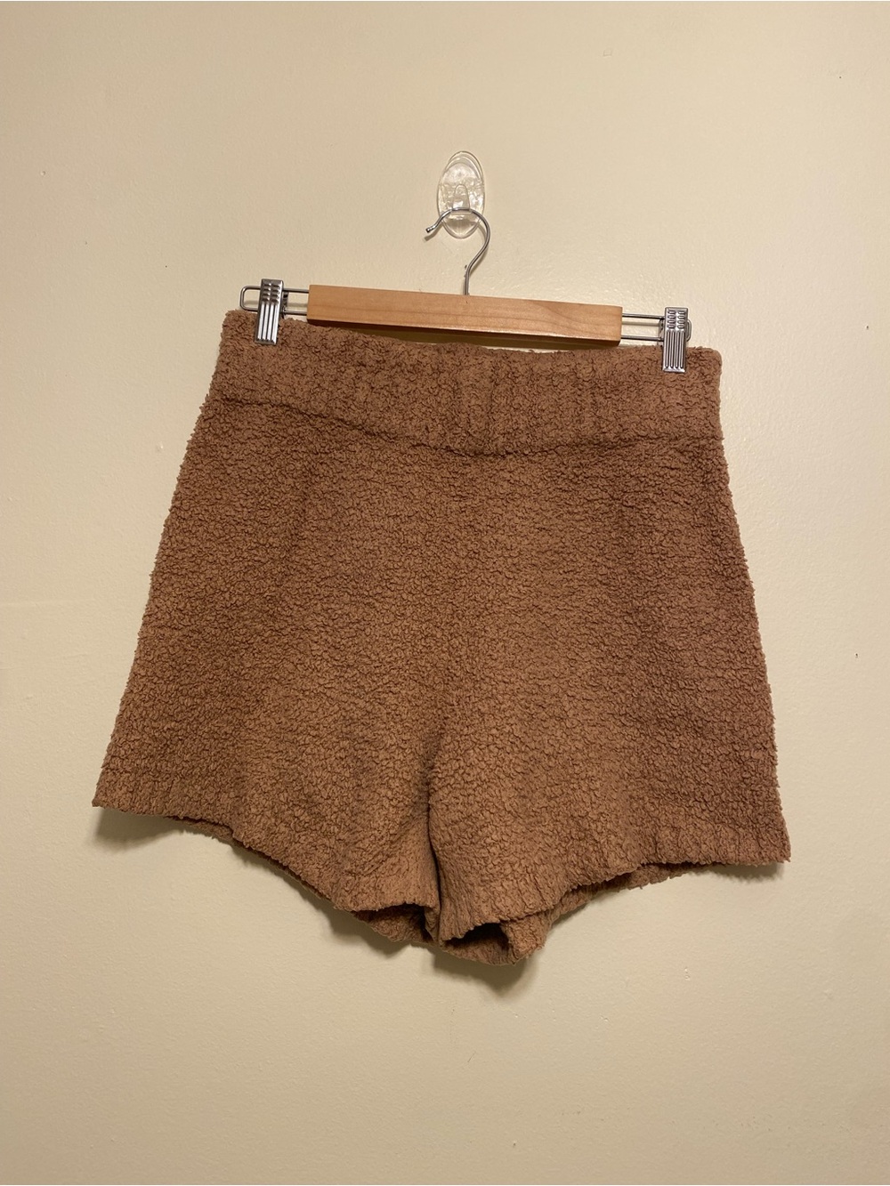 SKIMS Cozy High-Waist Sherpa Shorts - Brown. Size L / XL